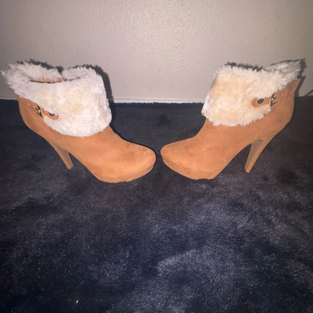 Women's Tan Ankle Boots with Faux Fur Trim - Picture 8 of 16